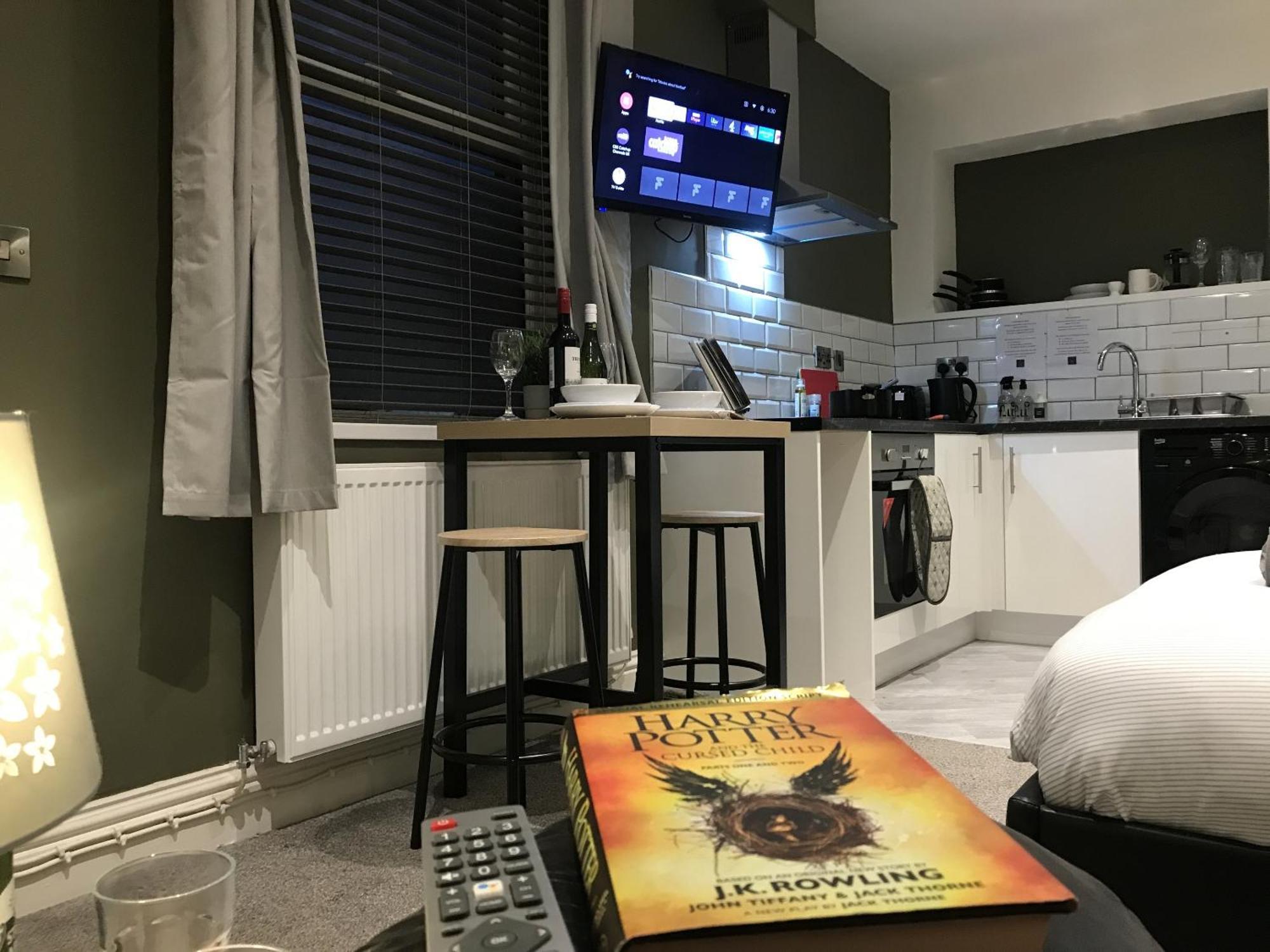 Contemporary 1 Bed Studio For Comfy Stay In Wigan Kültér fotó